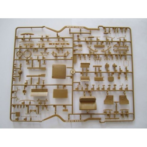 Бронетехніка та артилерія Збірна модель 1:35 Німецький легковий автомобіль Адмірал Кабріолет з фігурами (Друга світова війна) ICM 35471