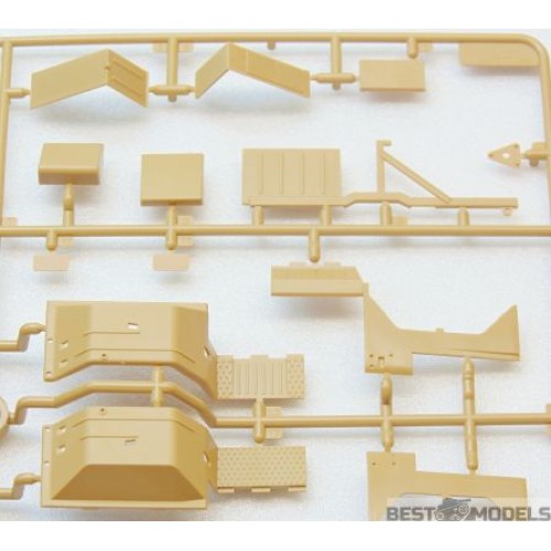 Авто-мото Збірна модель 1:35 Радянський автомобіль технічної допомоги ЗІЛ-131 ICM 35518