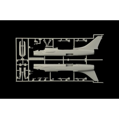 Сборная модель самолета Сборная модель 1:72 Самолет Ф-8E Crusader Италери 1456 1:72