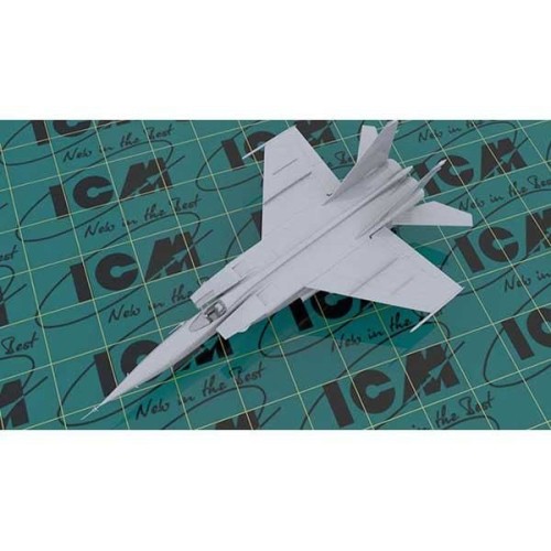 Збірна модель літака Збірна модель 1:72 Літак МіГ-25 RBT ICM72172 1:72