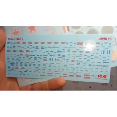 Збірна модель літака Збірна модель 1:48 радянського літака-розвідника МіГ-25 РБТ, ICM48901 1:48