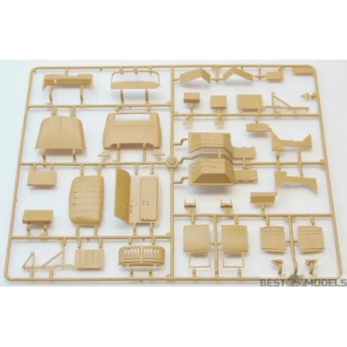 Авто-мото Сборная модель 1:35 Советский автомобиль технической помощи ЗИЛ-131 ICM 35518