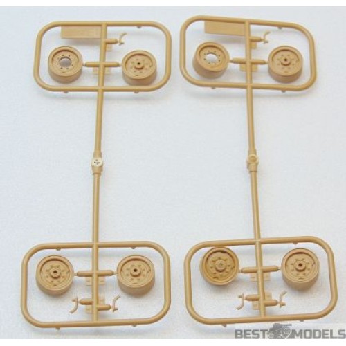 Авто-мото Збірна модель 1:35 Радянський автомобіль технічної допомоги ЗІЛ-131 ICM 35518