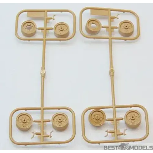 Авто-мото Сборная модель 1:35 Советский автомобиль технической помощи ЗИЛ-131 ICM 35518