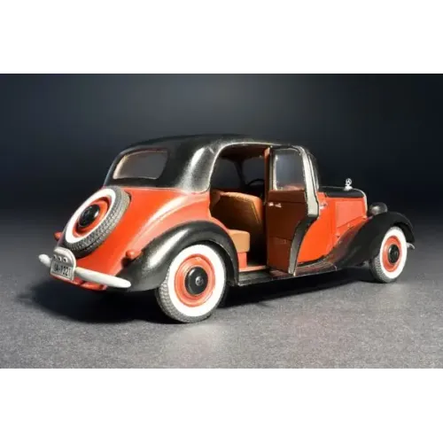 Авто-мото Збірна модель 1:35 Німецький автомобіль типу 170V Седан 4 двері MiniArt 38008