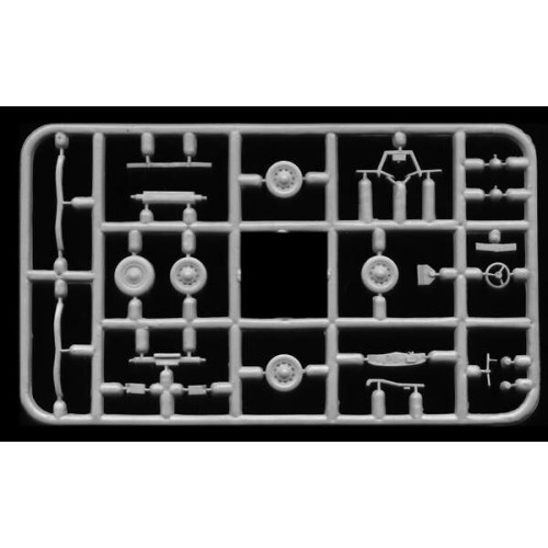 Бронетехника и артиллерия Французский легковой автомобильTraction Avant 11CV (ACE72273) Масштаб: 1:72
