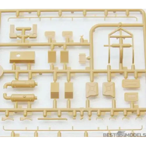 Авто-мото Сборная модель 1:35 Советский автомобиль технической помощи ЗИЛ-131 ICM 35518
