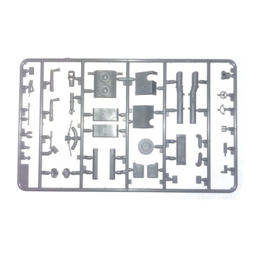 Бронетехника и артиллерия Танк "Королевский Тигр" (позднего производства) с полным интерьером и наборными траками гусениц 1:35