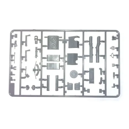 Бронетехніка та артилерія Танк "Королівський Тигр" (пізнього виробництва) з повним інтер'єром і набірними траками гусениць 1:35