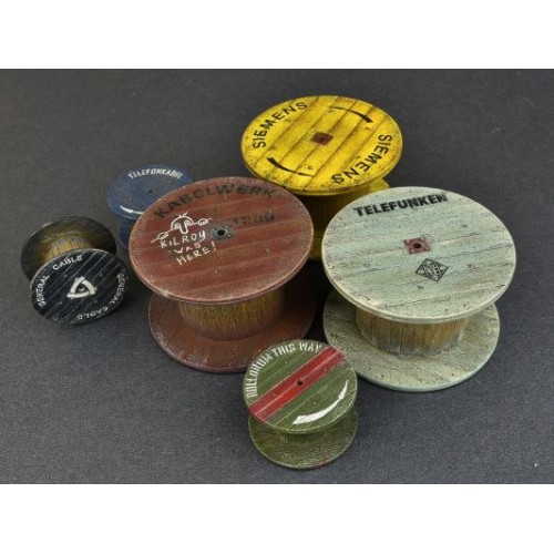 Будівлі та елементи Збірна модель 1:35 Набір кабельні котушки Miniаrt 35583