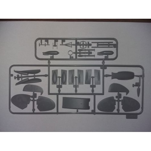 Сборная модель самолета Сборная модель 1:48 Британский истребитель Спитфайр Mk.IXC «Снабжение пива» ICM 48060 1:48