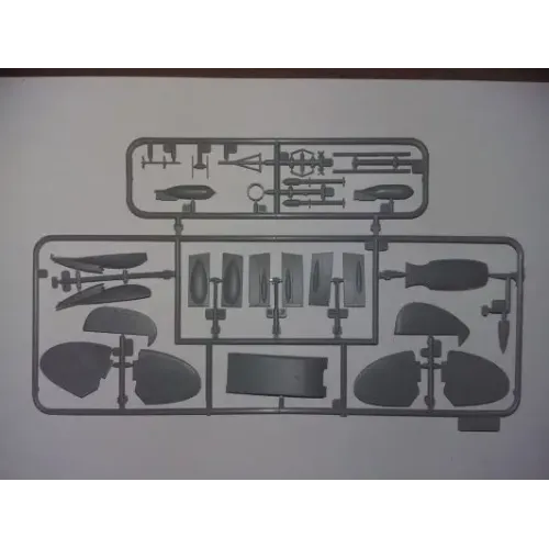 Сборная модель самолета Сборная модель 1:48 Британский истребитель Спитфайр Mk.IXC «Снабжение пива» ICM 48060 1:48