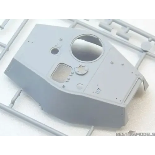 Бронетехника и артиллерия Немецкий тяжелый танк Pz.Kpfw.VI Ausf.B "Королевский Тигр" с башней Henschel, позднее производство (ICM 35363)