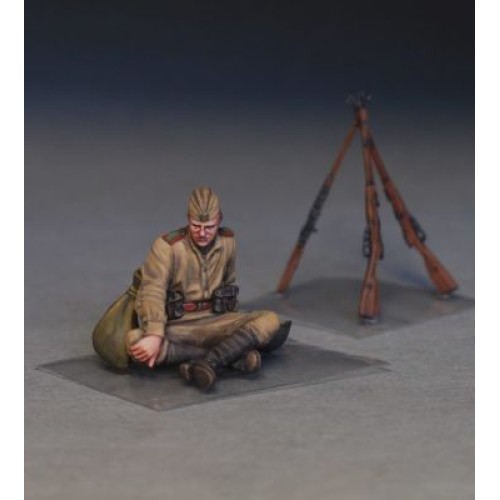 Фигуры и миниатюры Сборная модель 1:35 Фигуры советские солдаты на отдыхе Миниарт 35233