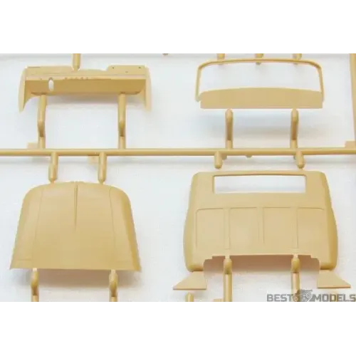 Авто-мото Сборная модель 1:35 Советский автомобиль технической помощи ЗИЛ-131 ICM 35518