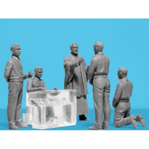 Фигуры и миниатюры Сборная модель 1:35 фигуры "Вы важны для Бога" Молитва перед сражением ICM 35616