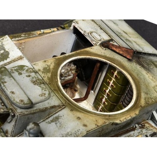 Бронетехника и артиллерия Легкий танк Т-60 завода №37, ранних выпусков с интерьером 1:35