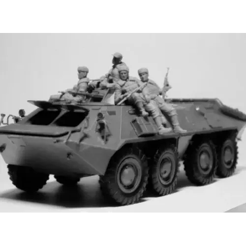 Фигуры и миниатюры Сборная модель 1:35 советские десантники на бронетехники (1979–1991) ICM35637
