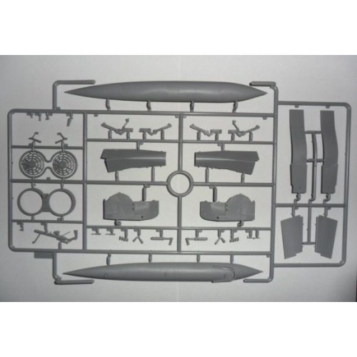 Збірна модель літака Збірна модель 1:48 Радянського літака-розвідника МіГ-25 ICM48904 1:48