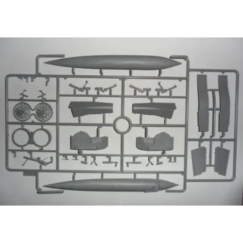Збірна модель літака Збірна модель 1:48 Радянського літака-розвідника МіГ-25 ICM48904 1:48