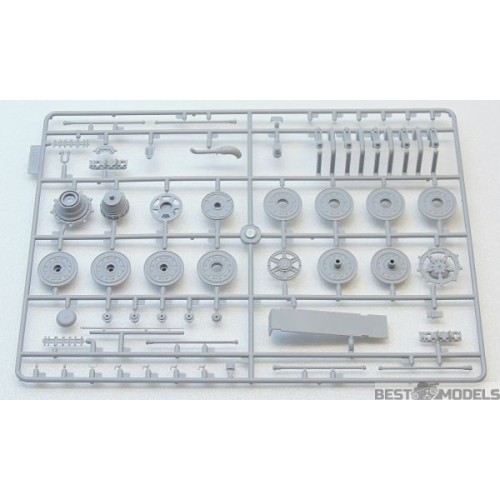 Бронетехника и артиллерия Немецкий тяжелый танк Pz.Kpfw.VI Ausf.B "Королевский Тигр" с башней Henschel, позднее производство (ICM 35363)