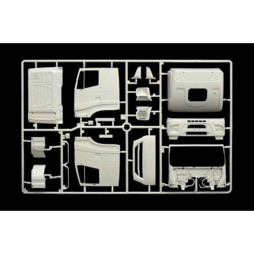 Авто-мото Збірна модель 1:24 вантажний автомобіль : тягач Iveco Hi-way E5 Abarth Italeri 3934