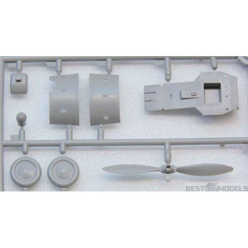 Сборная модель самолета Сборная модель 1:48 Советский истребитель-биплан I-153 (зимняя версия) ICM 48096 1:48