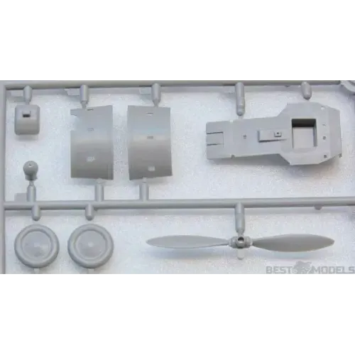 Сборная модель самолета Сборная модель 1:48 Советский истребитель-биплан I-153 (зимняя версия) ICM 48096 1:48