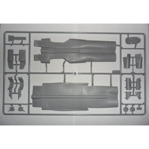 Сборная модель самолета Сборная модель 1:48 советского самолета-разведчика МиГ-25 РБТ, ICM48901 1:48