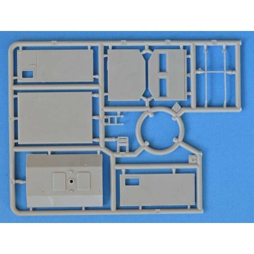 Авто-мото Збірна модель 1:72 Машина швидкої допомоги Unimog U1300L 4x4 ACE 72451