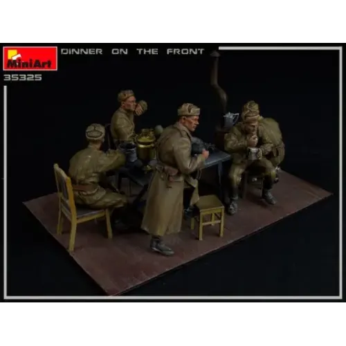 Фігури та мініатюри Збірна модель 1:35 Фігури Вечеря на фронті МініАрт 35325