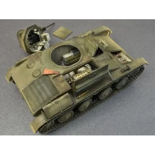 Бронетехніка та артилерія Збірна модель 1:35 Радянський легкий танк T-60 ранніх серій з інтер'єром MiniArt 35215