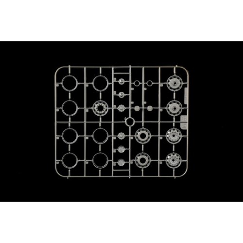 Авто-мото Збірна модель 1:24 вантажний автомобіль : тягач Iveco Hi-way E5 Abarth Italeri 3934