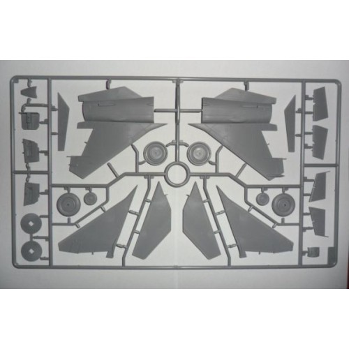 Збірна модель літака Збірна модель 1:48 Радянського літака-розвідника МіГ-25 ICM48904 1:48