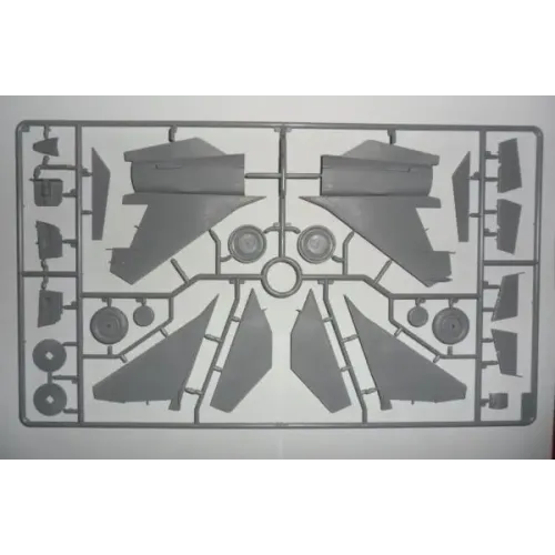 Збірна модель літака Збірна модель 1:48 Радянського літака-розвідника МіГ-25 ICM48904 1:48