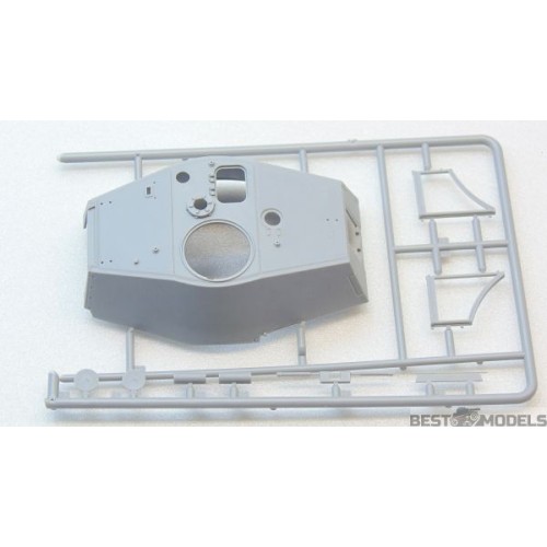 Бронетехника и артиллерия Немецкий тяжелый танк Pz.Kpfw.VI Ausf.B "Королевский Тигр" с башней Henschel, позднее производство (ICM 35363)