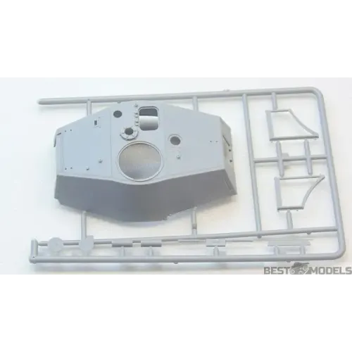 Бронетехника и артиллерия Немецкий тяжелый танк Pz.Kpfw.VI Ausf.B "Королевский Тигр" с башней Henschel, позднее производство (ICM 35363)
