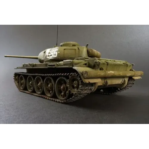 Бронетехника и артиллерия Средний танк Т-44 M 1:35