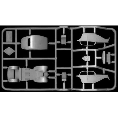 Бронетехника и артиллерия Французский легковой автомобильTraction Avant 11CV (ACE72273) Масштаб: 1:72