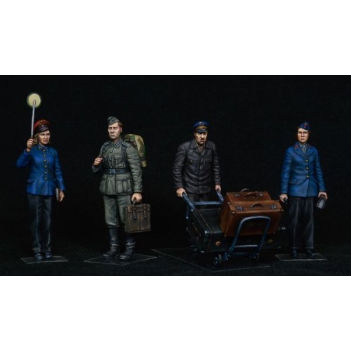 Фигуры и миниатюры Сборная модель 1:35 Фигуры персонал немецкой железнодорожной станции 1930-40г. Миниарт 38010