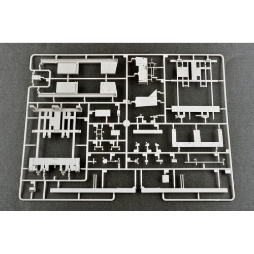 Бронетехніка та артилерія Збірна модель 1:35 Американська ракетна система залпового вогню M270:A1 Trumpeter 01047