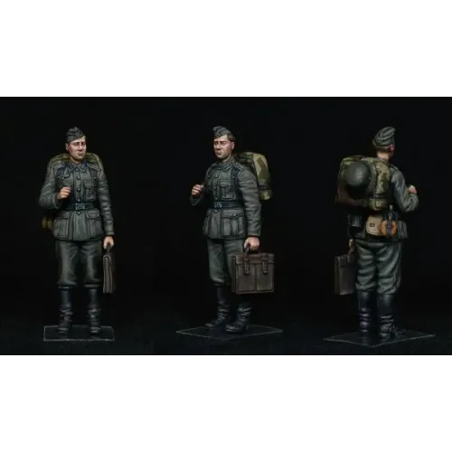 Фігури та мініатюри Збірна модель 1:35 Фігури персонал німецької залізничної станції 1930-40р. Мініарт 38010