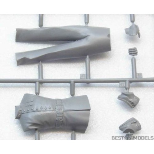 Фигуры и миниатюры Сборная модель 1:16 Фигура Гренадер Королевской гвардии Великобритании ICM 16001