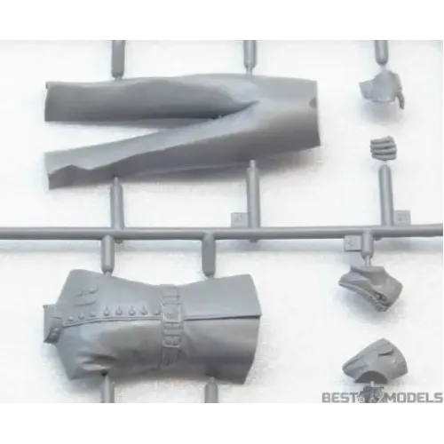 Фигуры и миниатюры Сборная модель 1:16 Фигура Гренадер Королевской гвардии Великобритании ICM 16001