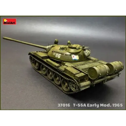 Бронетехніка та артилерія Збірна модель 1:35 Танк Т-55А ранніх випусків 1965 року з інтер'єром MiniArt 37016