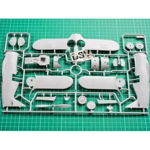 Сборная модель самолета Сборная модель 1:32 Советский истребитель Поликарпов I-153 "Чайка",(зимний вариант) ICM32011 1:32