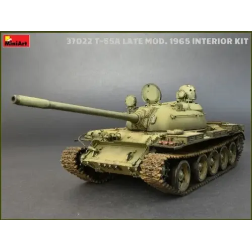 Бронетехника и артиллерия Средний танк Т-55А образца 1965 г., поздний с интерьером 1:35