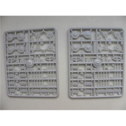 Вагони та поїзди Танкоперевізна платформа з танком Pz. Kpfw38 (т)