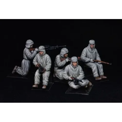 Фигуры и миниатюры Сборная модель 1:35 Фигуры советская штурмовая пехота в зимних камуфляжах Миниарт 35226