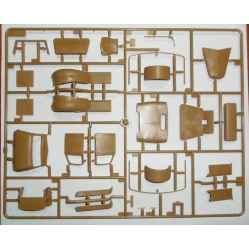 Бронетехніка та артилерія Збірна модель 1:35 Німецький санітарний автомобіль V3000S:SS M Maultier з укриттям ICM 35414